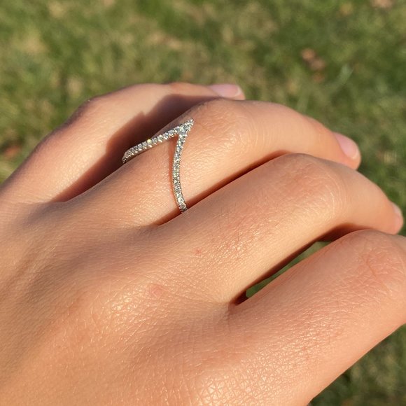 Gabriel and Company Chevron Band in White Gold - Picture 10 of 10